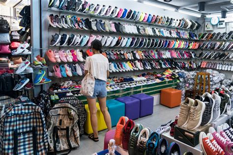 where to buy fake clothes in bangkok|bangkok counterfeit stores.